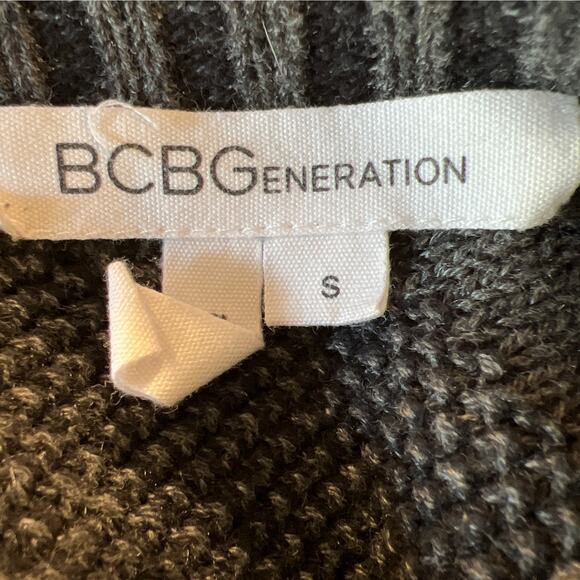 BCBGeneration Women's Striped Crew Neck Front V-Back Pullover‎ Sweater Sz S Gray - Picture 3 of 3